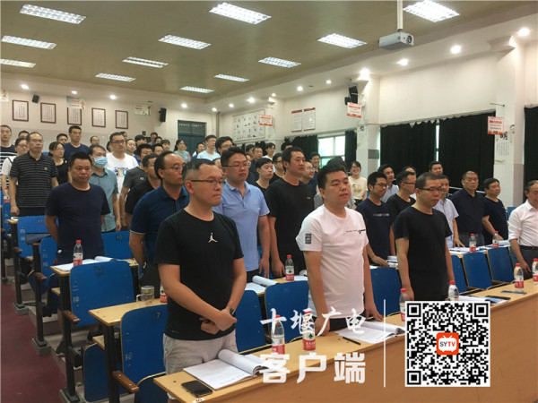 十堰一中第十一届教代会换届选举大会胜利召开