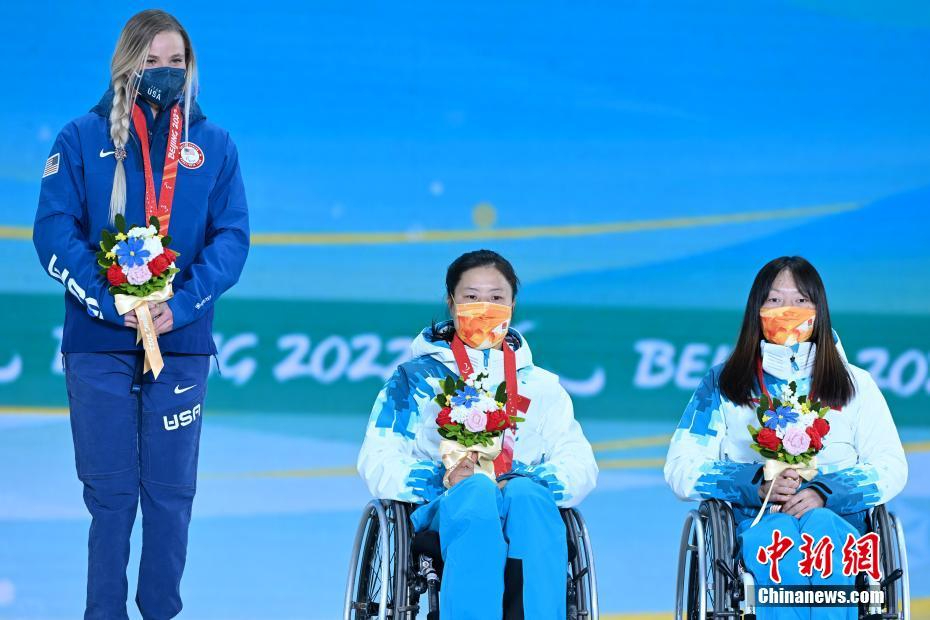 中国选手杨洪琼获残奥越野滑雪女子长距离坐姿项目金牌